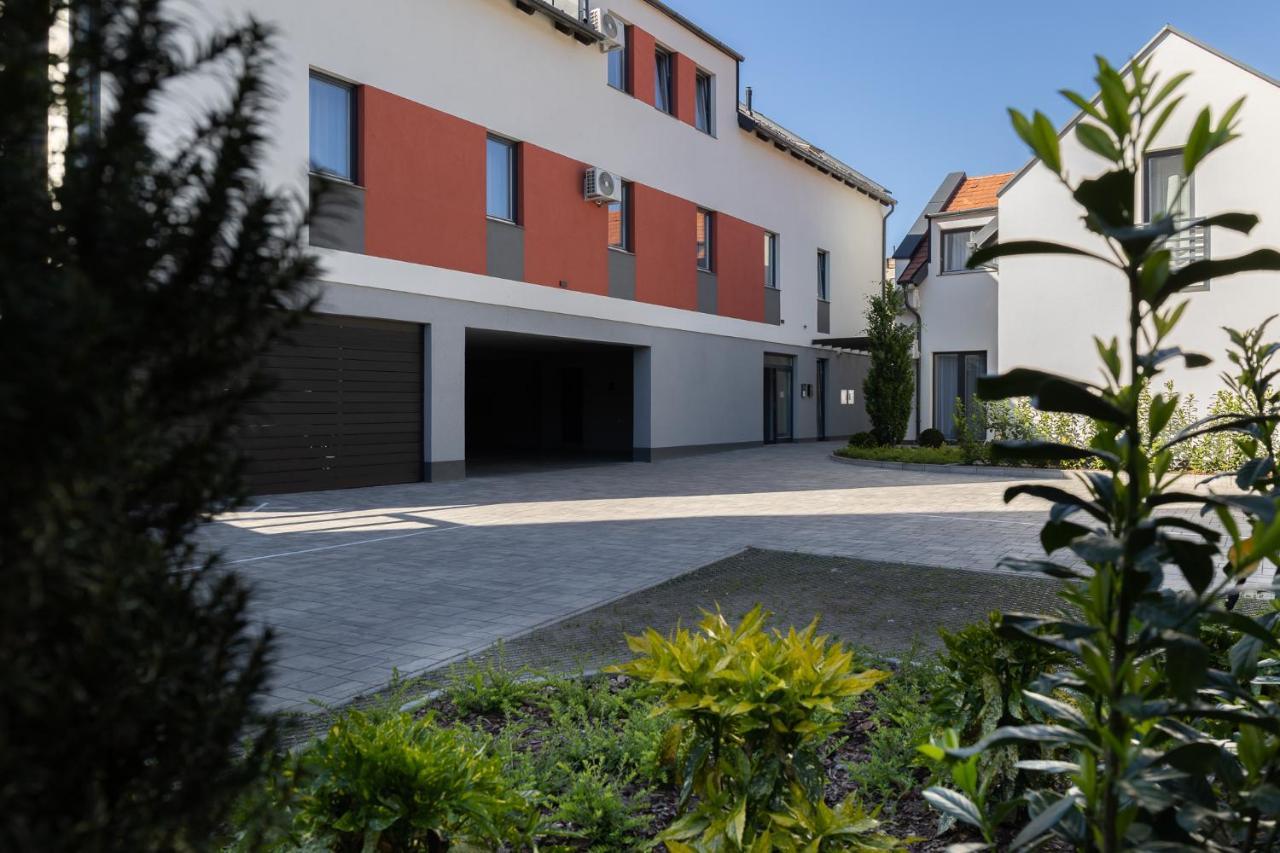 Dotis Apartman Tata Exterior foto